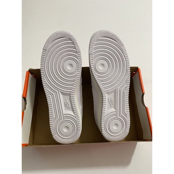 New Women’s Size 10 -Nike Air Force 1 '07 SE Next Nature Barely Grape DV3809 500 - Picture 9 of 10
